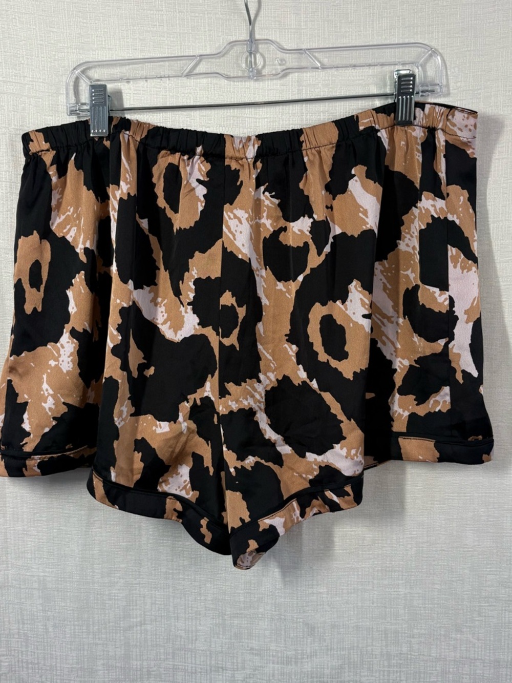 Diane von Furstenberg for Target 2 Piece Satin PJ Set, Large, Black Tan Print - Picture 9 of 11